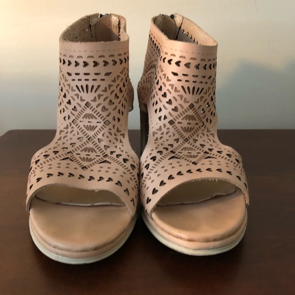 Anthropologie All Black brand shoes size 37! - Picture 2 of 6